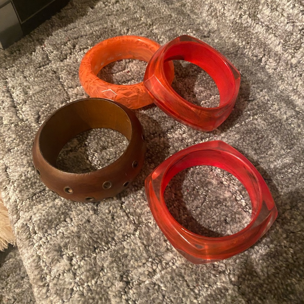 4 vintage, bangles, size small🔘🔘🔘🔘